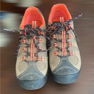 Clarks Women’s 8.5 Hiking Shoes